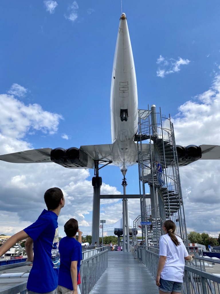 KIDS DAY: DIE ZUKÜNFTIGEN ASTRONAUTEN, FEUERWEHRLEUTE UND POLIZISTEN ENTDECKEN DIE TECHNIKMUSEEN SINSHEIM SPEYER Besuch der Concorde in Sinsheim