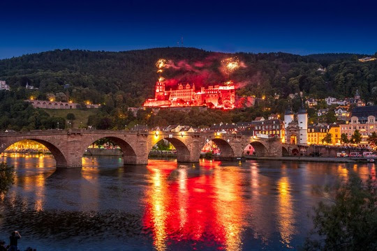 Lichtermeer am Neckar: Die Heidelberger Schlossbeleuchtung 2023 SchlossbeleuchtungJuli