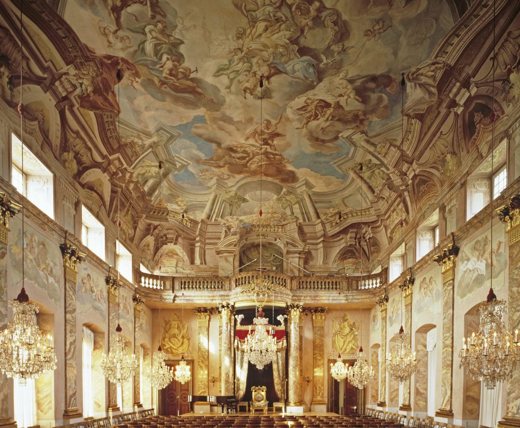 Blick auf die Thronwand des Ordenssaals im westlichen Flügel des Ordensbaus. Foto: Staatliche Schlösser und Gärten Baden-Württemberg, David Franck