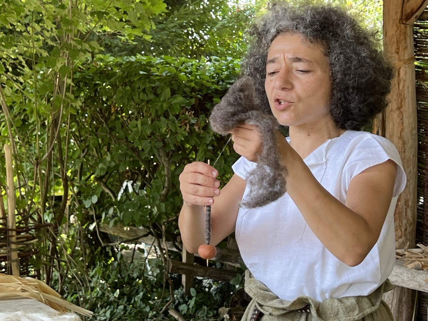 Textilhandwerk und Archäologie: Eine Reise in die Vergangenheit in den Pfahlbauten am Bodensee