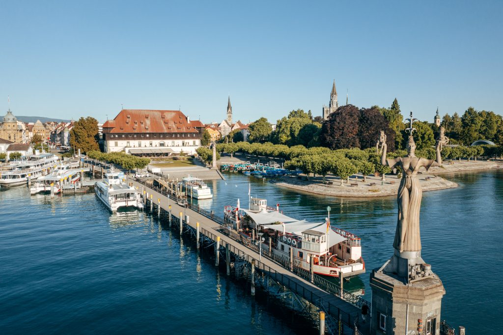 Idyllische Kulisse am Konstanz-Hafen: Blick auf den Imperia-Steg Foto: MTK Leo Leister