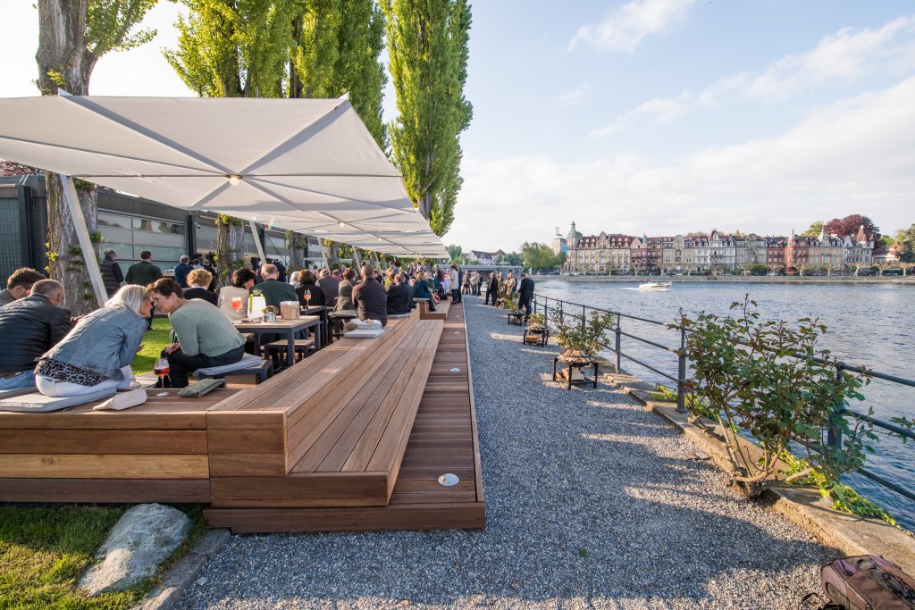 Konstanz Ufer Seestrasse Inselhotel Biergarten Terrasse. Copyright MTK Chris Danneffel