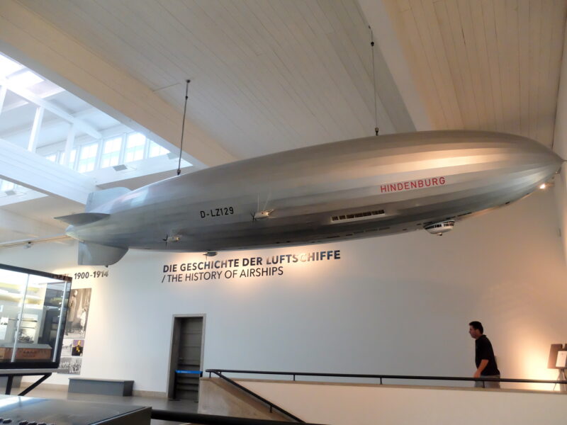 Modell des Luftschiffs Hindenburg in einem Museum.