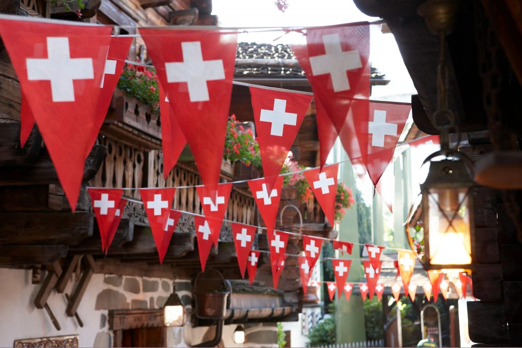 Das Walliser Dorf wird zum Schweizer Nationalfeiertag feierlich geschmückt Foto: Europa Park
