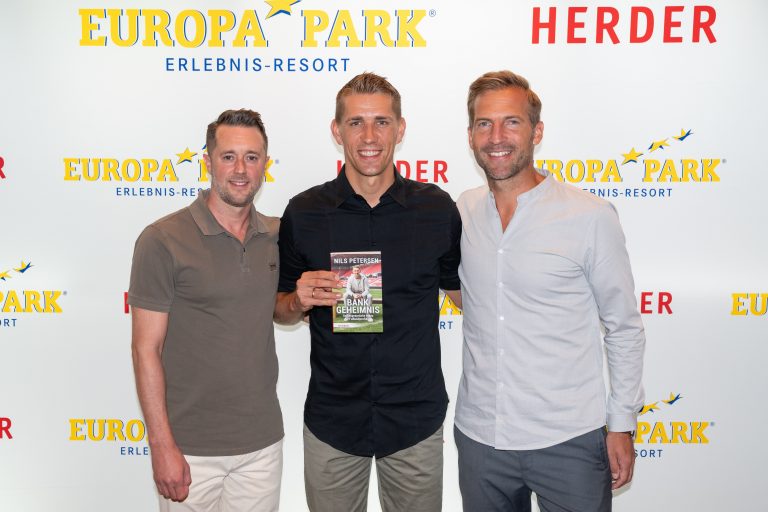 Hinter den Kulissen des Fußballs: Nils Petersen lüftet sein „Bank-Geheimnis“