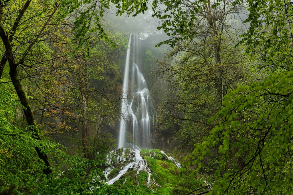 Die Uracher Wasserfälle: Ein erfrischendes Naturwunder im Herzen der Schwäbischen Alb Foto: © Schwäbische Alb Tourismus, Fotograf: Wolfgang Trust