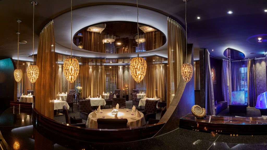 Edles Interieur und gedämpftes Licht schaffen eine einzigartige Atmosphäre im Fine Dining Restaurant Amolite