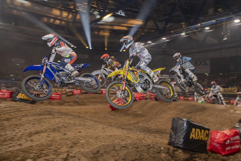 Der Vorverkauf für das 39. ADAC Supercross Stuttgart 2023 ist gestartet: Sei dabei, wenn die Motocross-Elite aufeinandertreffen!