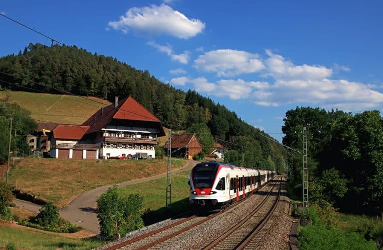 Züge der Schweizerischen Bundesbahn erobern Baden-Württemberg: im Mittelpunkt steht der Sommerspaßes!
