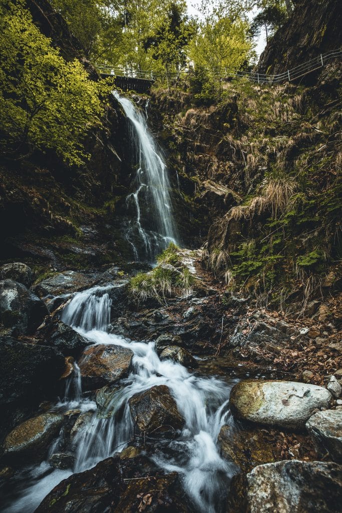 Spritzige Herbststimmung: 3 spektakulären Wasserfälle des Hochschwarzwalds, die man gesehen haben muss Fahler Wasserfall %C2%A9Hochschwarzwald Tourismus GmbH 2