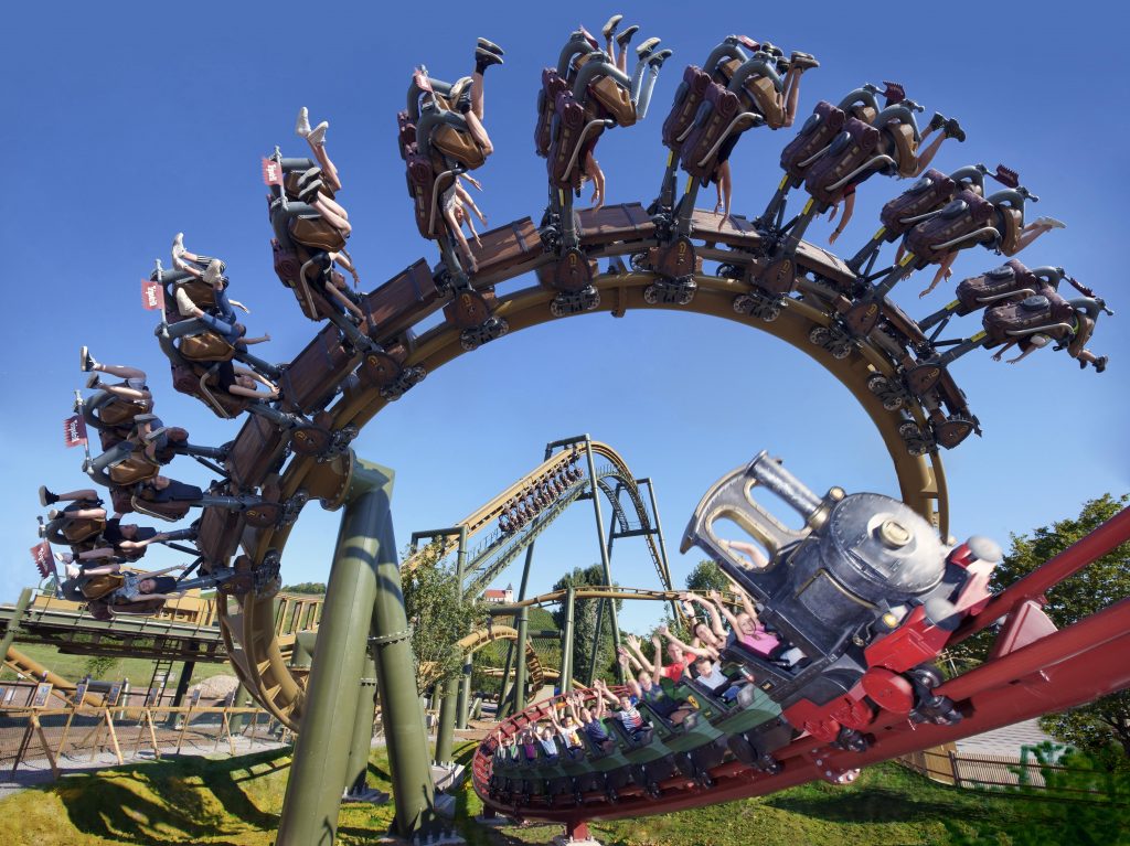 Volldampf und Hals-über-Kopf: Die Achterbahnen im Tripsdrill lassen Adrenalinjunkies und Freizeitpark-Fans jubeln!