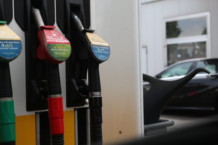 1 Cent günstiger, aber keine Entwarnung: Spritpreise bleiben unberechenbar