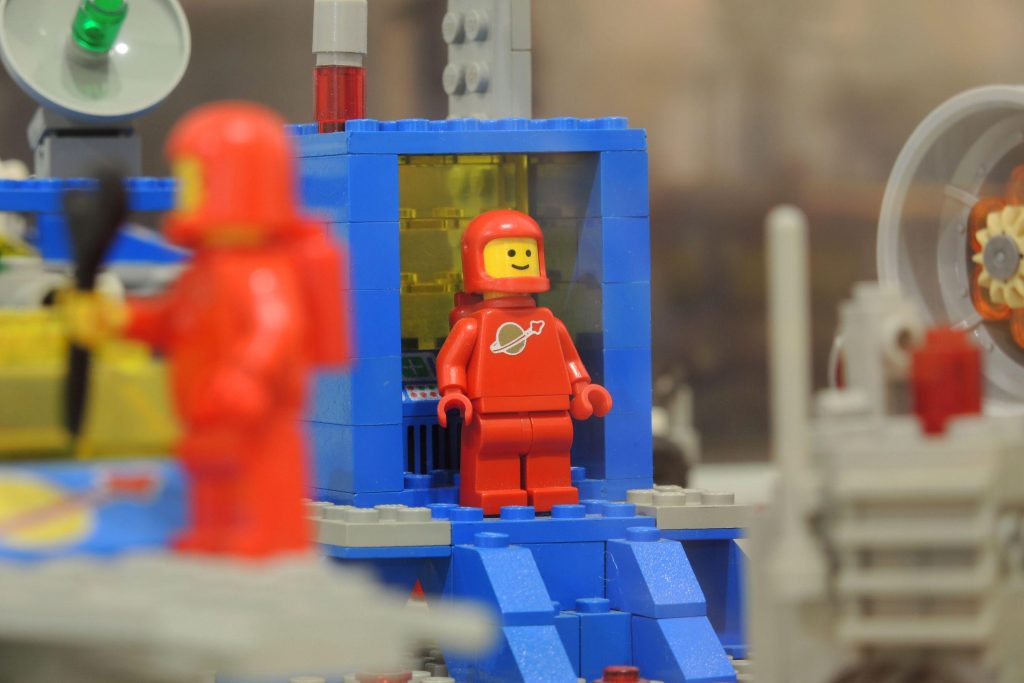 „Faszination Lego“ im Kloster Schussenried: Ein kreatives Familienabenteuer 1 „Faszination Lego“ im Kloster Schussenried: Ein kreatives Familienabenteuer 03 bad schussenried event faszination lego classic space1 foto kloetzlebauer ulm ludwigsburg ssg pressebild