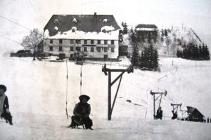 Schwarzwälder Geniestreich: Wie ein Tüftler mit dem ersten Skilift den Wintersport revolutionierte Schwarzwälder Geniestreich: Wie ein Tüftler mit dem ersten Skilift den Wintersport revolutionierte