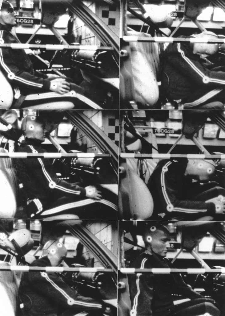 Mercedes-Benz Unfallversuch in Sindelfingen, 1976. Die Bilder der Hochgeschwindigkeitskamera zeigen das Verhalten des Crashtest-Dummys bei einem simulierten Frontalaufprall mit 50 km/h. 
