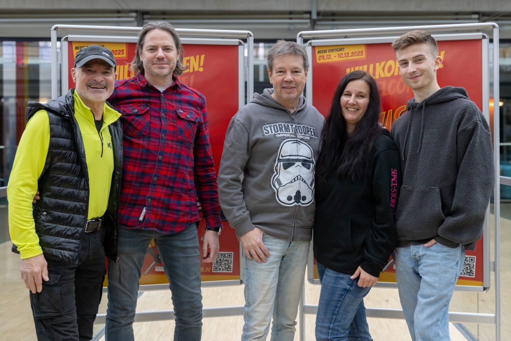 Comic Con Stuttgart Presskonferenz mit Hans-Georg Panczak, Schauspieler und Synchronsprecher, Lars Mönch, Geschäftsführer Motion Area GmbH, Robert Eiba, Projektleiter des Star Wars Aktionsbereich „Galactic Cantina“, Melanie Eisele, Mitglied der Geschäftsleitung, Comic Con Germany, und Aria Addams, Moderatorin der Cosplay-Wettbewerbe (von links).