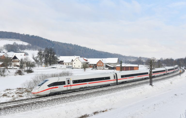 Deutsche Bahn packt Geschenke aus: Sonderzüge zu Weihnachten – mehr Züge, mehr Plätze!