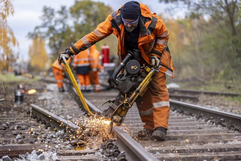 Bauarbeiten auf der Main-Neckar-Bahn: Einschränkungen und Busersatzverkehr im Februar