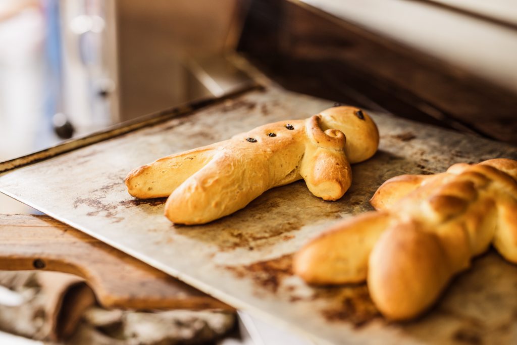 In der Weihnachtsbäckerei: 5 Köstlichkeiten aus Baden-Württemberg Dambedei Tray %C2%A9TMBW Spitzbarth