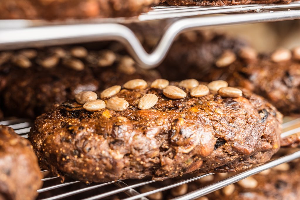 In der Weihnachtsbäckerei: 5 Köstlichkeiten aus Baden-Württemberg Hutzelbrot %C2%A9TMBW Spitzbarth
