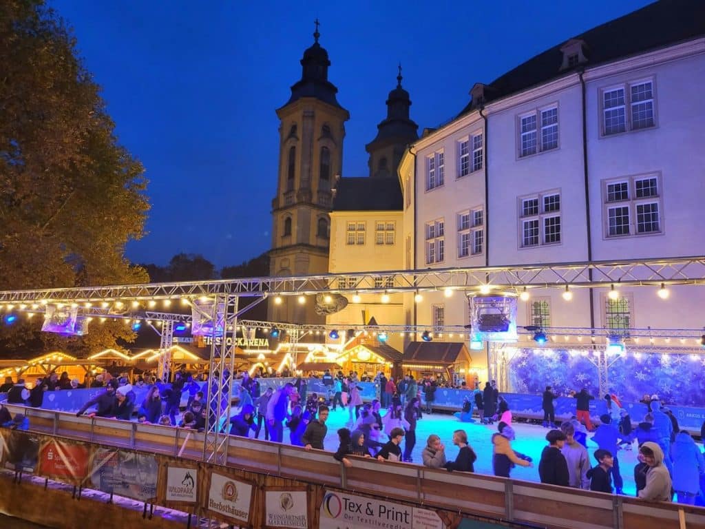 „Winterzauber“ in Bad Mergentheim: Eislaufspaß und Lichterglanz in historischem Ambiente Lichterwelten Bad Meentheim 2023 05.jpg