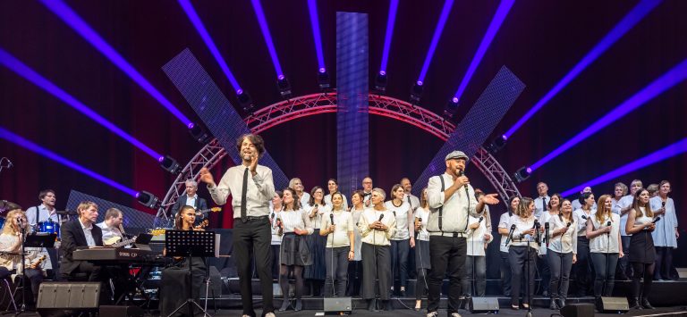 Ein Fest der Stimmen und Herzen: Das 20. Jubiläum des Weihnachtskonzerts des Gospelchors „Golden Harps“ im Europa-Park