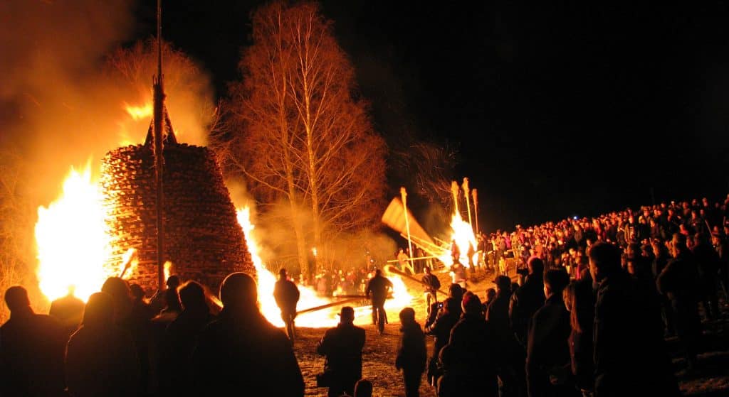 Einzigartiges Brauchtum im Schwarzwald: Heiligabend in Altensteig – Das Weihnachtsfackeln erleuchtet die Nacht