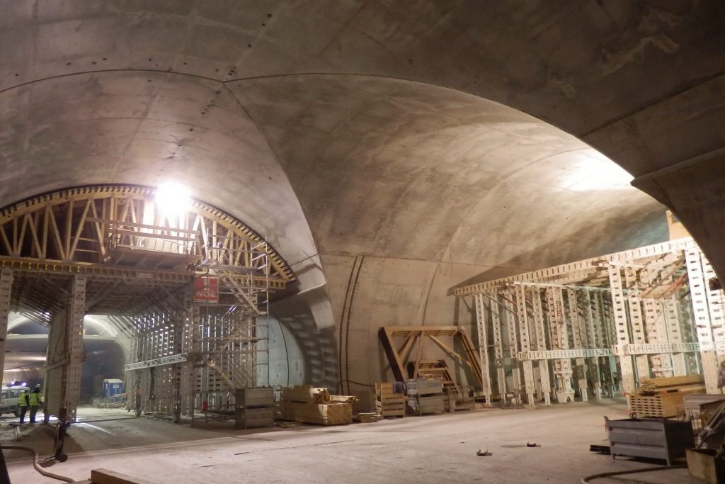 Tunnelgewölbe Nothaltebucht und Abluftzentrale im Januar 2013
