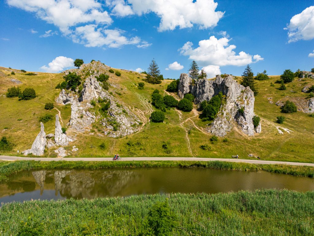 Das unter Naturschutz stehende Eselsburger Tal zählt zu den landschaftlich großartigsten Flusstälern auf der Ostalb. 
