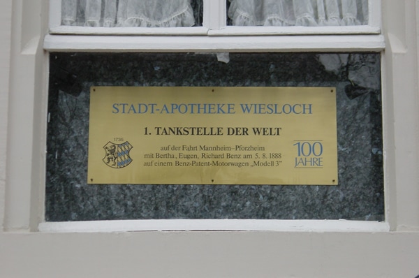 Erinnerungstafel an der Stadt-Apotheke
