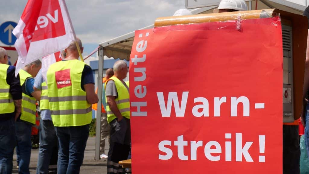 Erste Warnstreiks im öffentlichen Dienst: In diesen Städten stehen die Busse still!