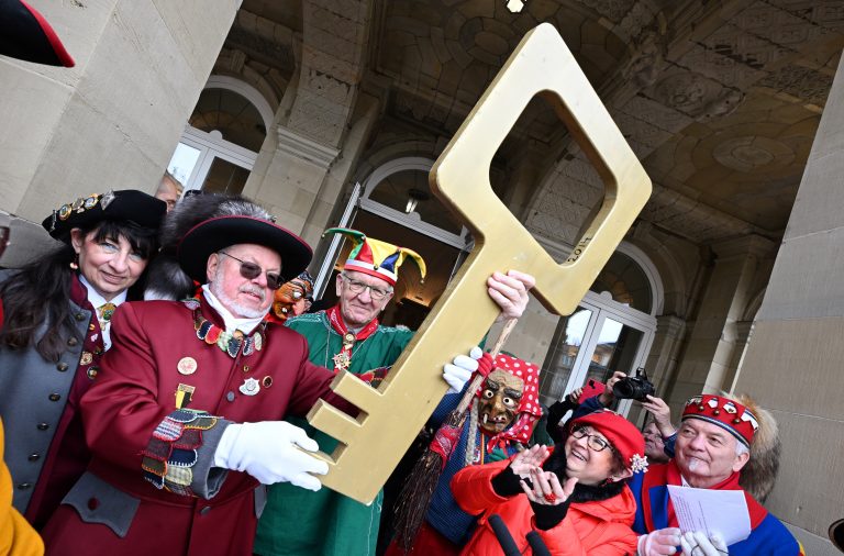 Fastnacht im Herzen von Stuttgart: Der närrische Staatsempfang – Narren übernehmen macht im Ländle