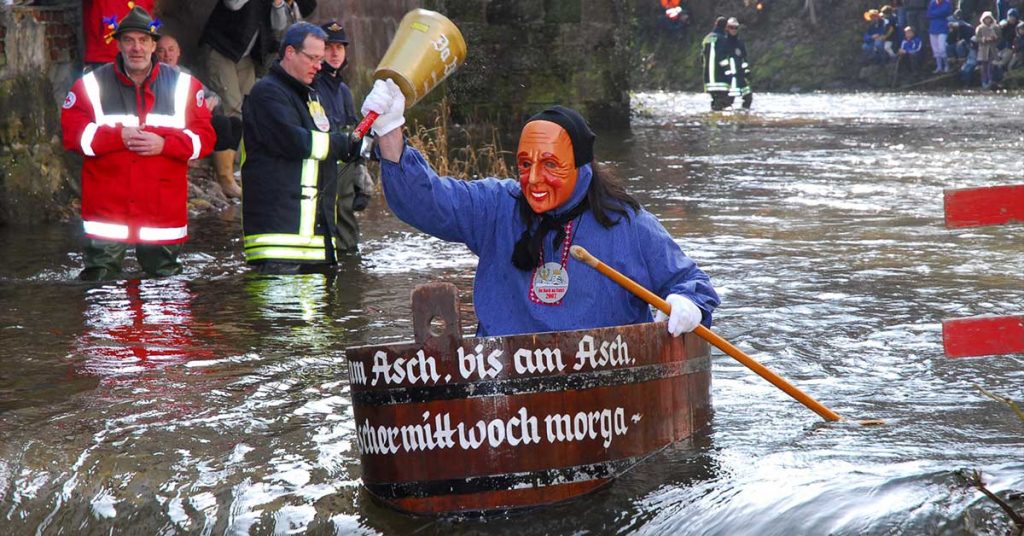 Top-Rosenmontags-Tipp: „Furz – trocka!“ oder „Batsch – nass!“ – Schrambergs Wilde Zuber-Action auf der Schiltach!