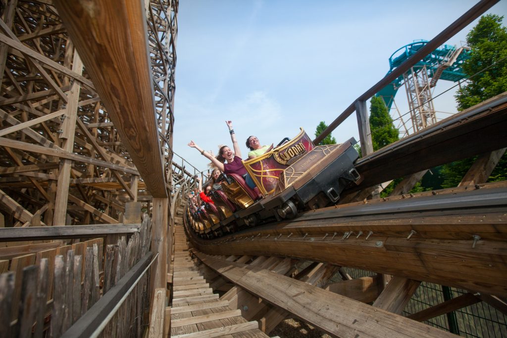 Verbesserter Schallschutz bei der Achterbahn 'Wodan Der Europa-Park setzt weitere Maßnahmen zur Lärmreduzierung, um das Besuchererlebnis zu optimieren und gleichzeitig die Umgebung zu schonen.
