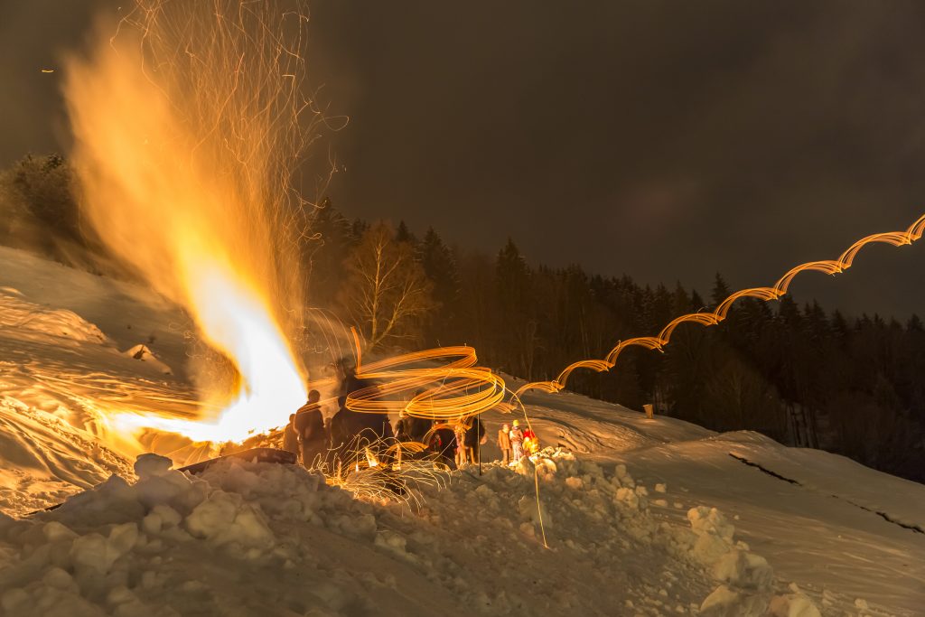 Wenn die Funken fliegen: Scheibenschlagen in Südbaden – heiße Scheiben & feurige Stimmung!