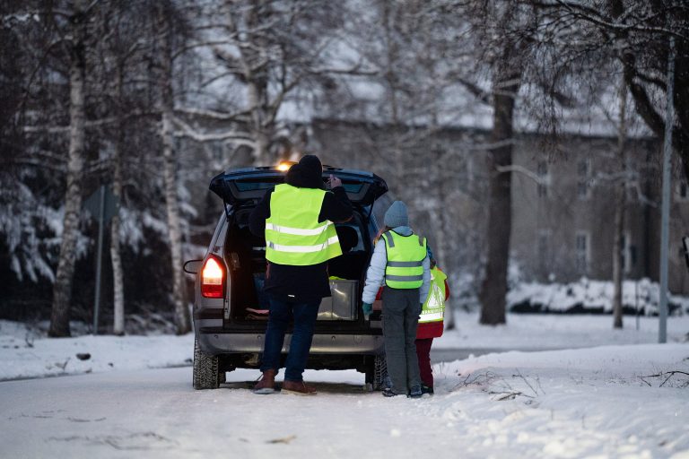 Warnwesten im ADAC-Test: Tödliches Risiko durch mangelhafte Reflexion – „Im Ernstfall können sie lebensgefährlich sein.“