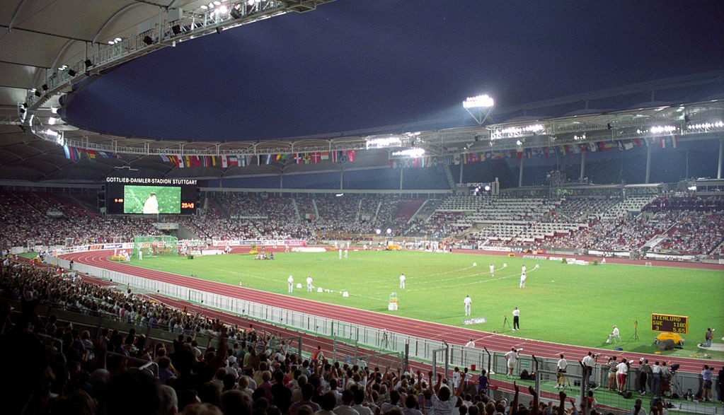 Die lebendige Atmosphäre im Gottlieb-Daimler-Stadion während der Leichtathletik-Weltmeisterschaften 1993 in Stuttgart.
