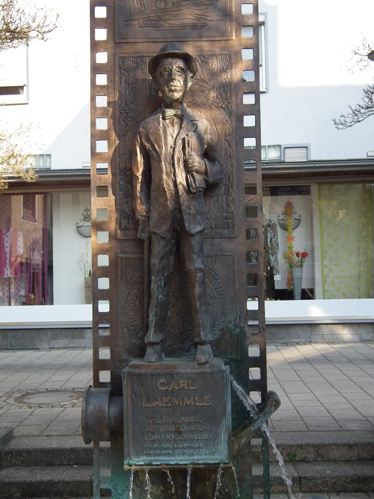 Das Denkmal für Carl Laemmle in Laupheim
