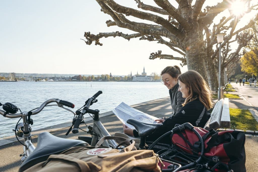 Fahr mal hin! Konstanz – die Stadt die Radfahrerherzen höher schlagen lässt! Konstanz Bodensee Seestrasse Muenster Inselhotel Karte Fahrrad Sonne 01 Copyright MTK Leo Leister