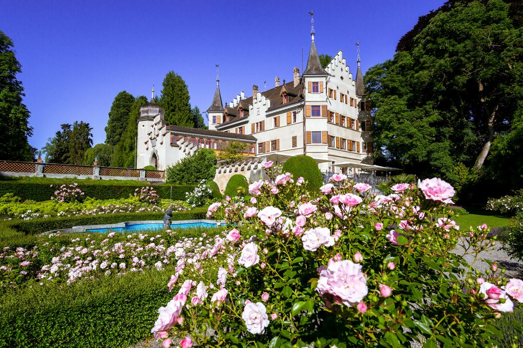 Gartenjahr 2024 am Bodensee: Entdecke die grenzüberschreitende Pracht in der Vierländerregion Kreuzlingen Seeburgpark Schloss Garten Bluete 01 Copyright Bodenseegaerten Helmuth Scham