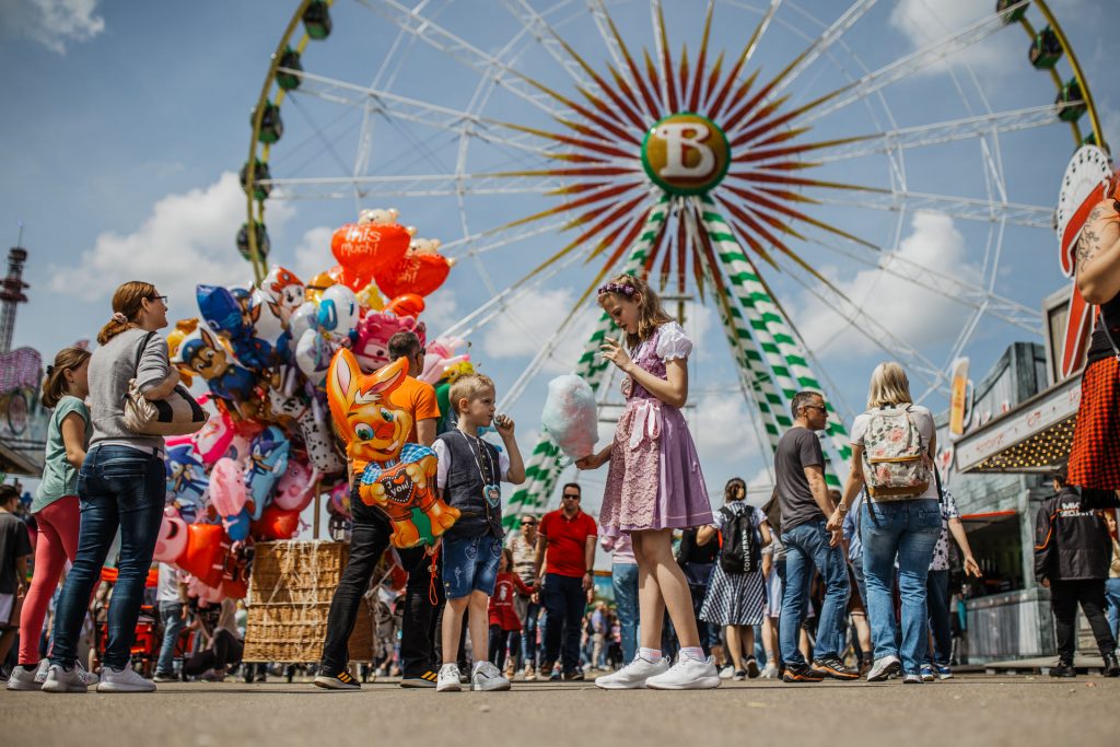 Feierlaune auf dem Wasen: Europas größtes Frühlingsfest startet mit der 84. Ausgabe am Wochenende in Stuttgart 318 20230506131045 R62 0448
