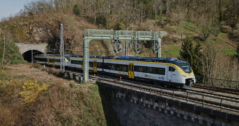 Das Ende der Dieselloks: Die ersten Batteriehybridzüge Deutschlands rollen in Baden-Württemberg