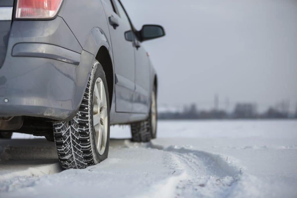 Erster Wintereinbruch! Schnee, Glätte, Bußgelder – Das müssen Autofahrer jetzt wissen