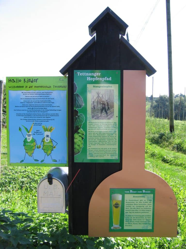 Infotafel „Stangenhopfen“ und „Brauereien“ am Hopfenwanderweg