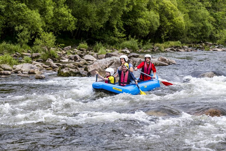 7 spannende Wasserabenteuer im Ländle: Von Kanufahrten bis Höhlenexpeditionen 7 spannende Wasserabenteuer im Ländle: Von Kanufahrten bis Höhlenexpeditionen