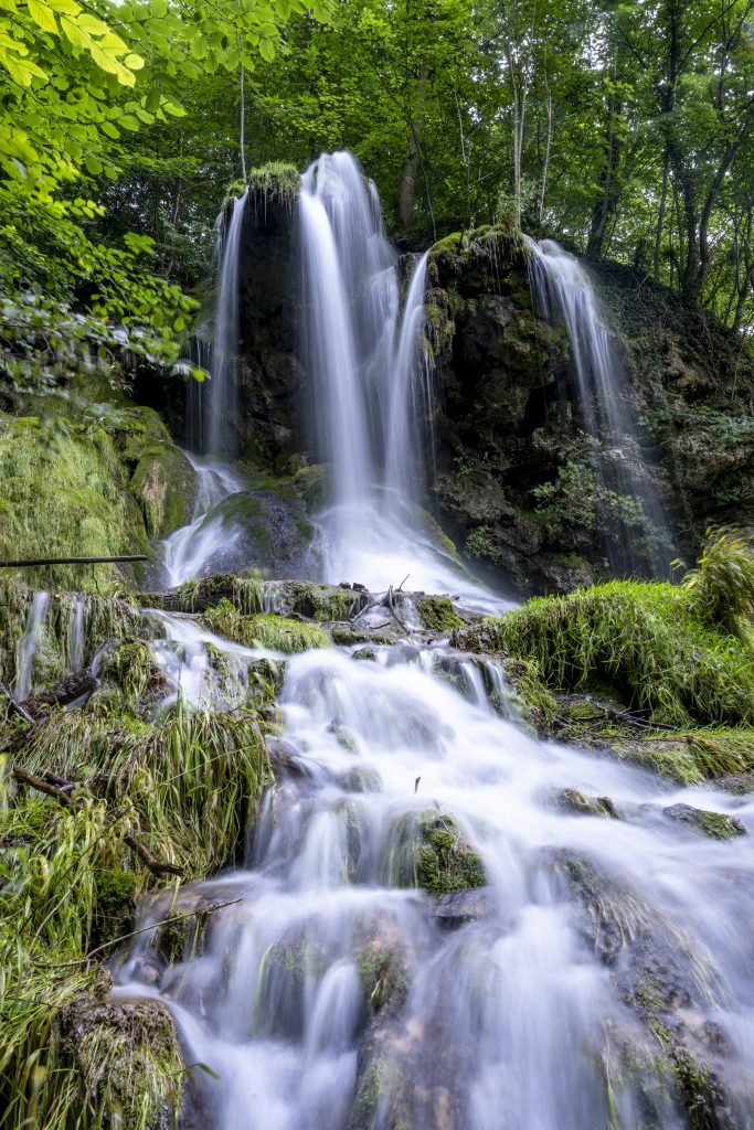 Alles begann mit dem Wasser: Die faszinierende Geschichte der Schwäbischen Alb 1 Neidlinger Wasserfall