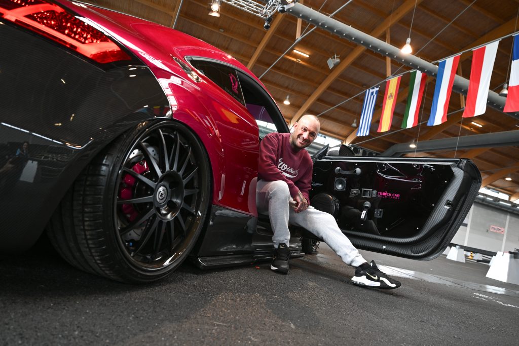 Der Brite Jez Howarth geht mit seinem im Carbonkleid veredelten Showcar Audi TT MK2 an den Start des European Tuning Showdown in Halle A7
