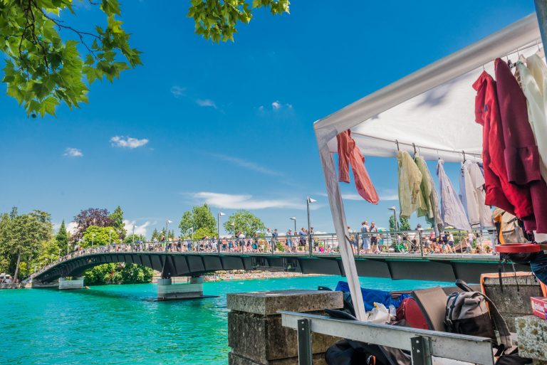 Konstanz & Kreuzlingen: Grenzüberschreitender 24h-Flohmarkt – Paradies für Schnäppchenjäger und Kulturliebhaber
