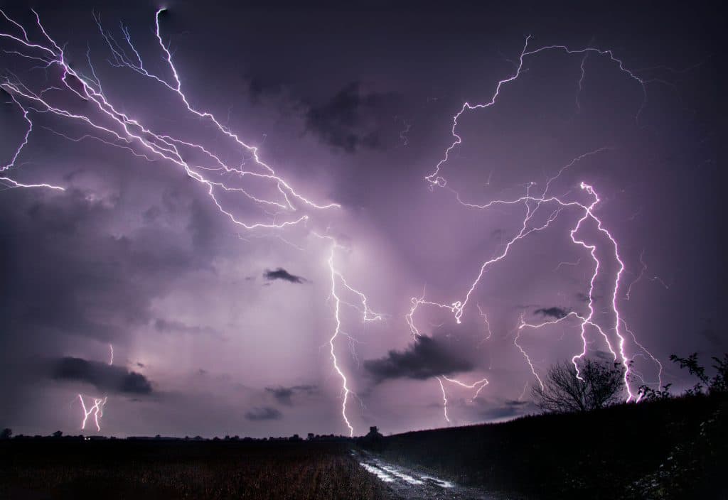 Amtliche UNWETTERWARUNUNG: Schweres Gewitter im Anmarsch – DWD warnt den Süden Baden-Württembergs