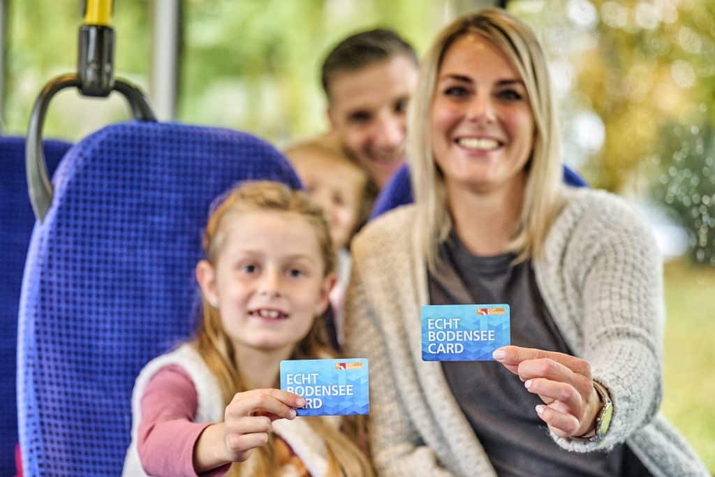 Entspannter Familienurlaub mit der Echt Bodensee Card: Bequem und kostenfrei mit dem Bus unterwegs am Bodensee.
